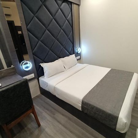 Hotel Classio Andheri - Near Dn Nagar Metro Station مومباي المظهر الخارجي الصورة