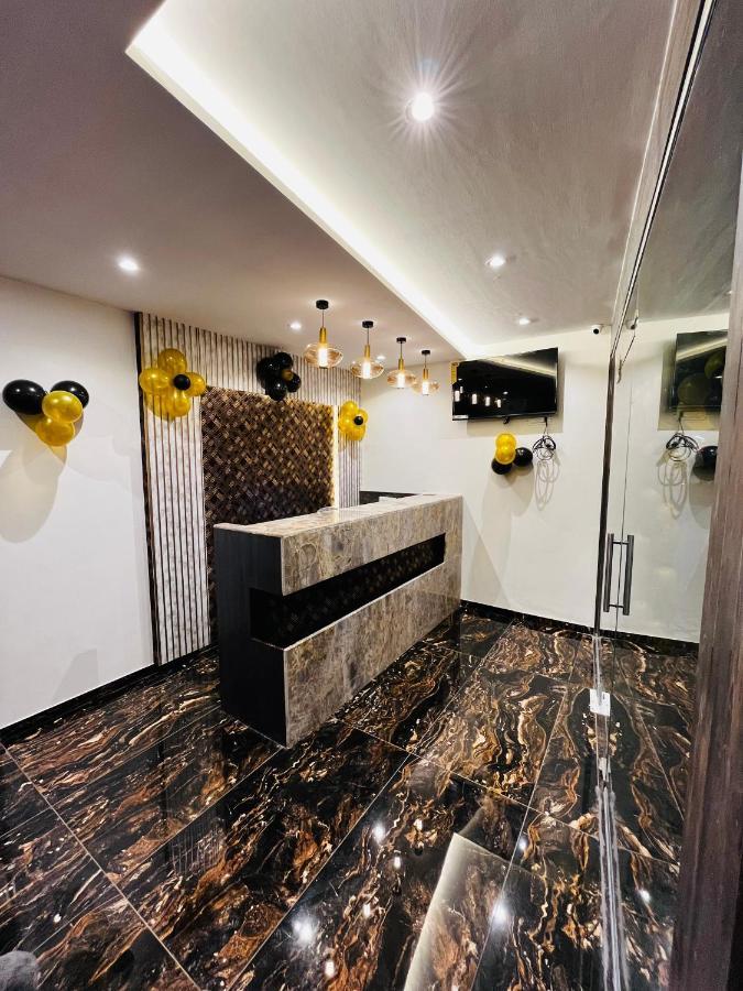 Hotel Classio Andheri - Near Dn Nagar Metro Station مومباي المظهر الخارجي الصورة