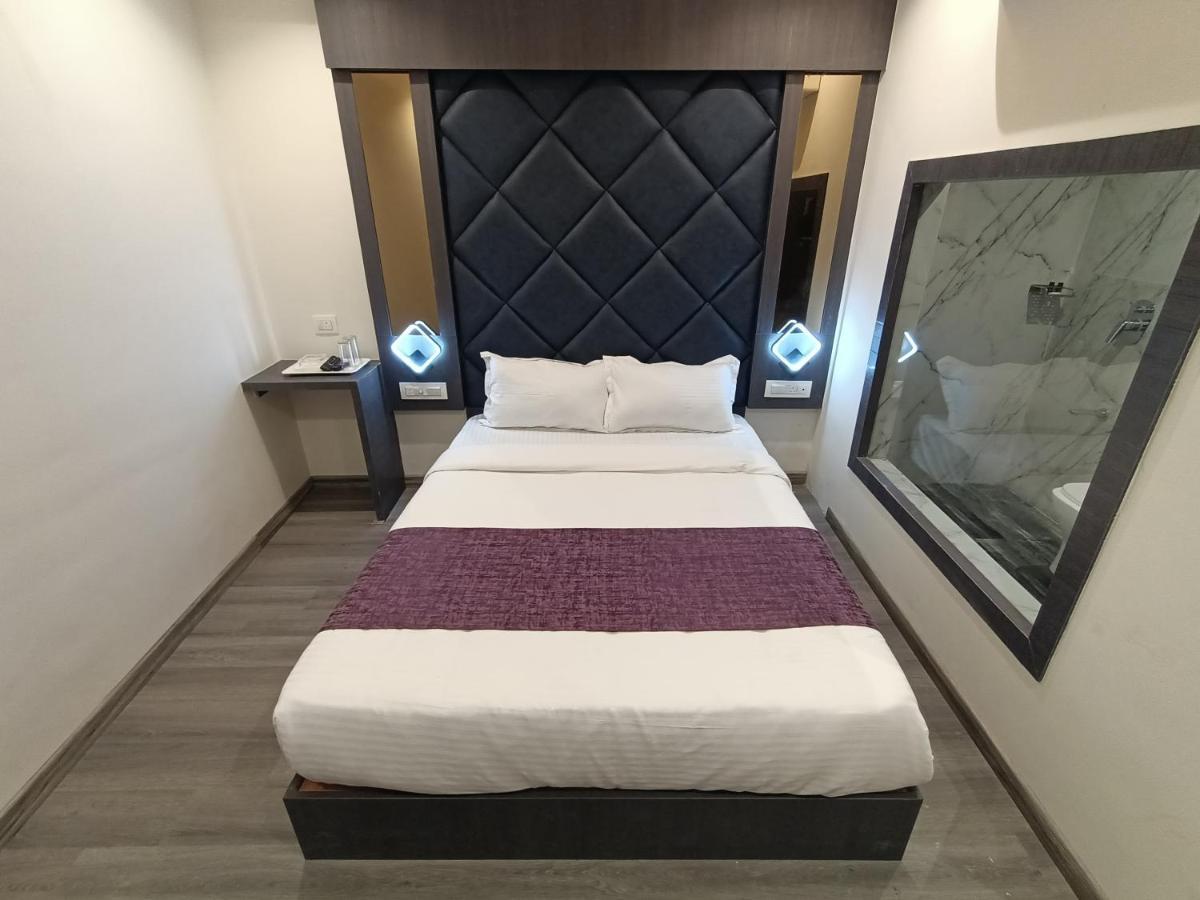 Hotel Classio Andheri - Near Dn Nagar Metro Station مومباي المظهر الخارجي الصورة
