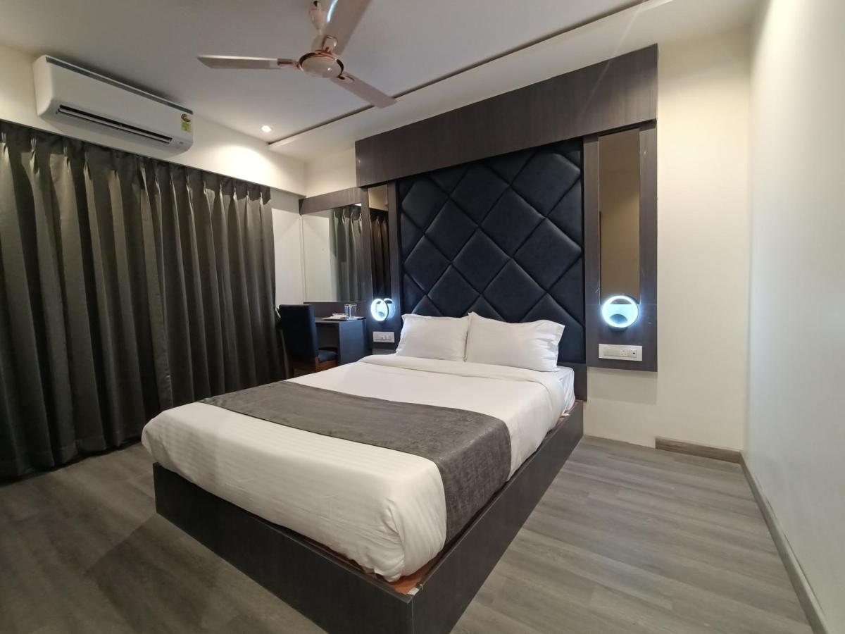 Hotel Classio Andheri - Near Dn Nagar Metro Station مومباي المظهر الخارجي الصورة