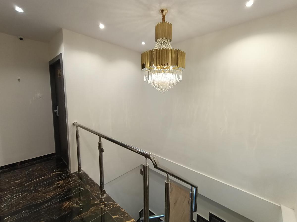 Hotel Classio Andheri - Near Dn Nagar Metro Station مومباي المظهر الخارجي الصورة
