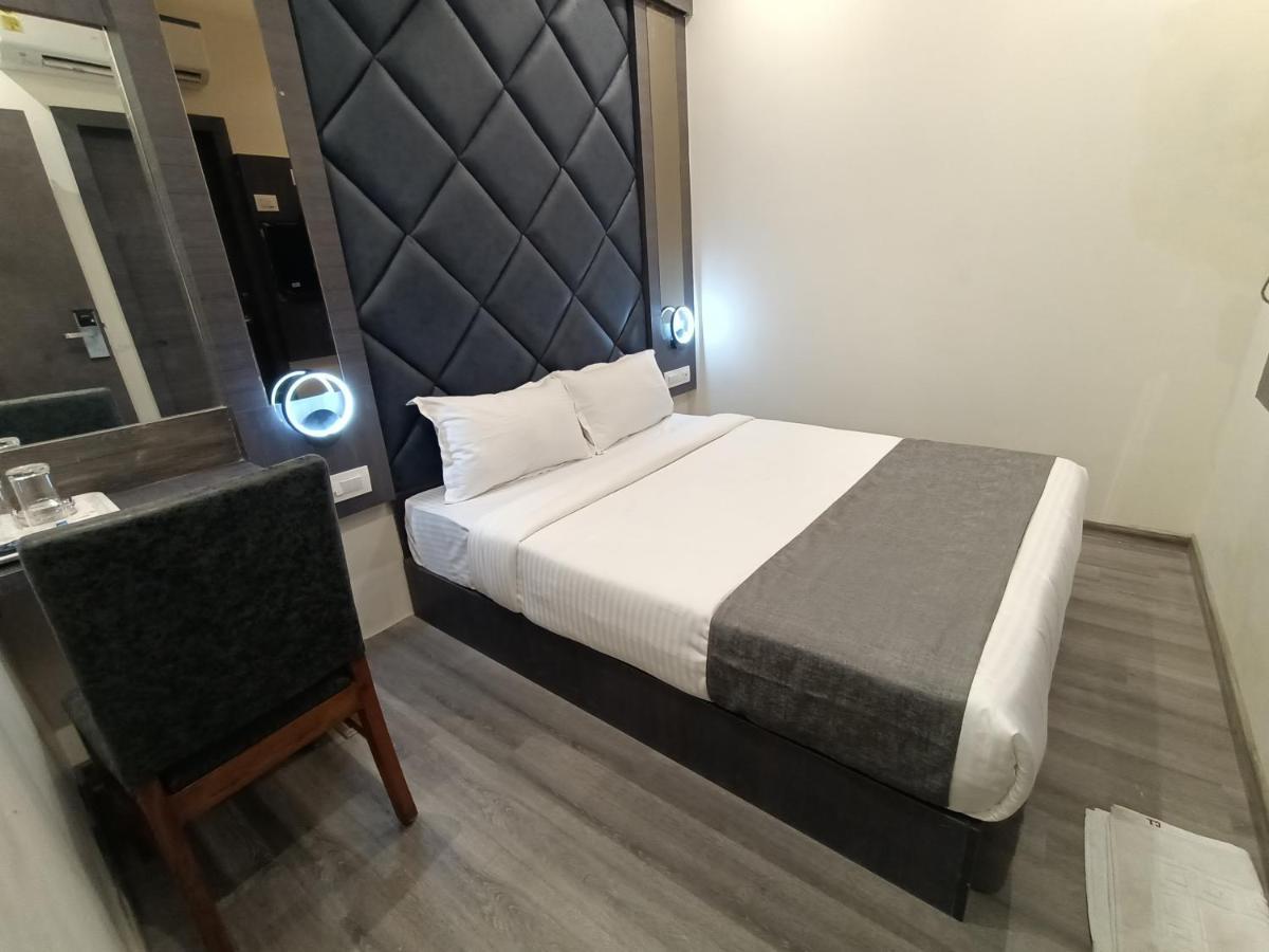 Hotel Classio Andheri - Near Dn Nagar Metro Station مومباي المظهر الخارجي الصورة