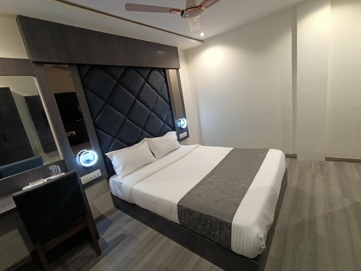 Hotel Classio Andheri - Near Dn Nagar Metro Station مومباي المظهر الخارجي الصورة