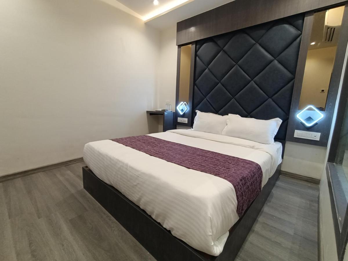 Hotel Classio Andheri - Near Dn Nagar Metro Station مومباي المظهر الخارجي الصورة