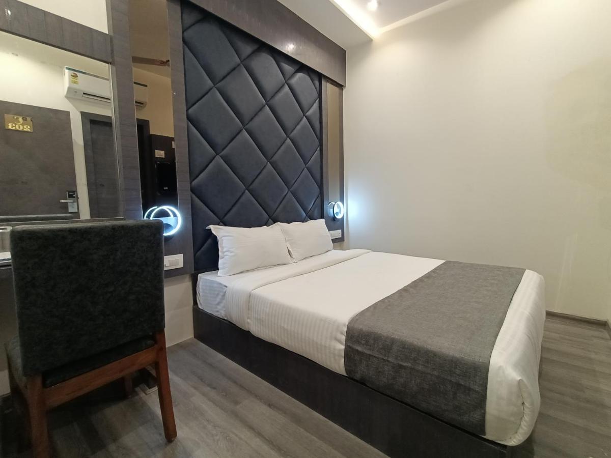 Hotel Classio Andheri - Near Dn Nagar Metro Station مومباي المظهر الخارجي الصورة